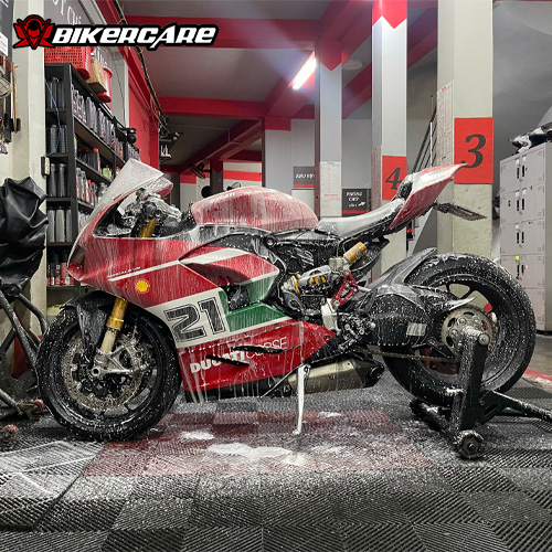 RỬA NHANH XE PHÂN KHỐI LỚN
